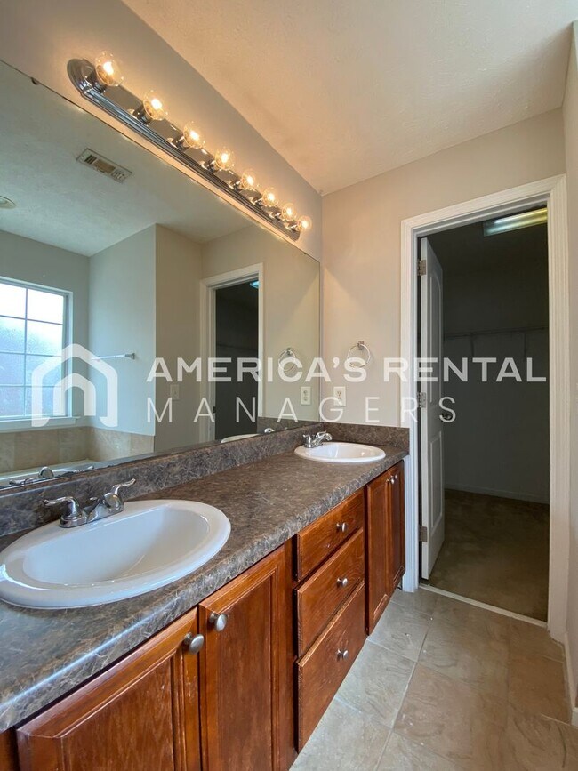 Building Photo - Home for Rent in Montgomery with Fenced in Backyard!!! New LVP Flooring! View with 48 Hours Notic...