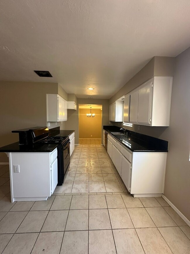 Building Photo - 10856 11th Ave