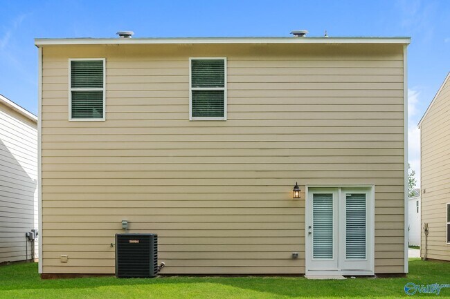 Building Photo - 204 Farmington Dr