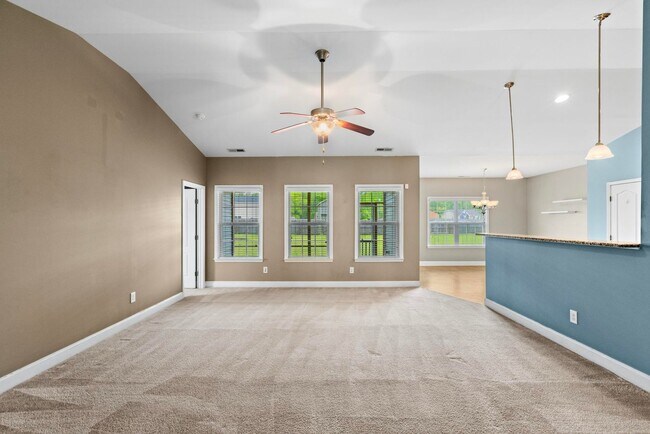 Building Photo - 3 bedroom Ranch Available Now!