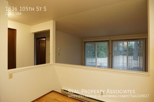 Building Photo - Cozy Two Bedroom Duplex in Tacoma Near Lew...