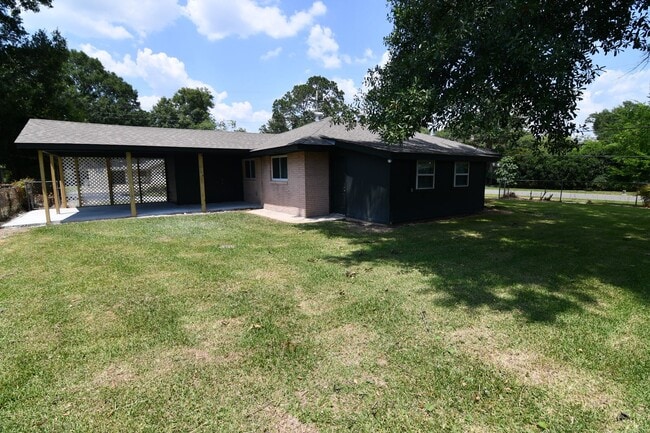 Building Photo - Newly updated, 3 bedroom, 1.5 bath home in Baker