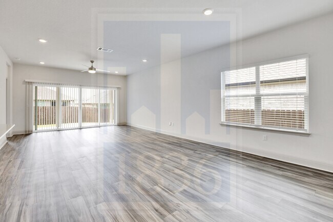 Building Photo - 18001 Umberto Dr