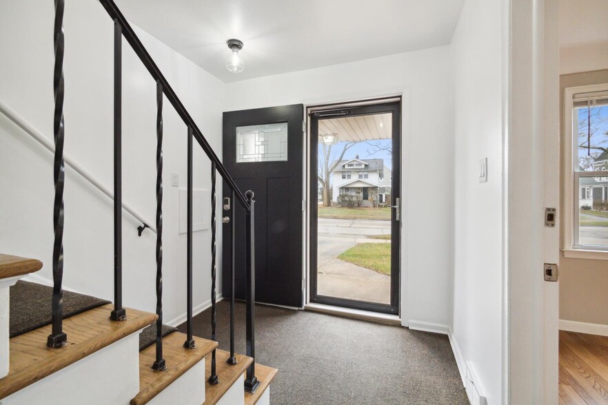 Building Photo - 206 Catalpa Dr
