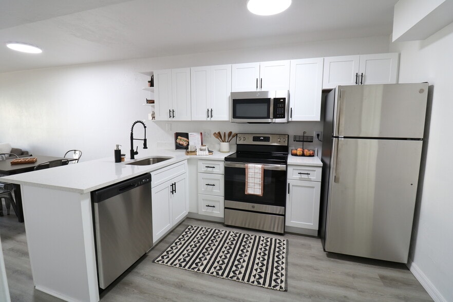 Renovated Kitchen - Oakbrook Walk