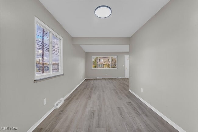 Building Photo - 1392 E 263rd St