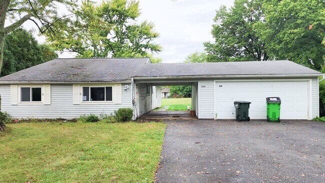 Primary Photo - Lovely Cape Cod 3 Bedroom Home