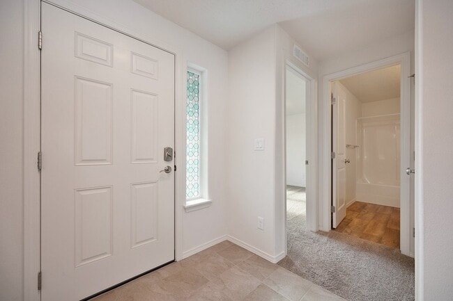 Building Photo - Bright 3-Bedroom Retreat with 2 Full Baths...