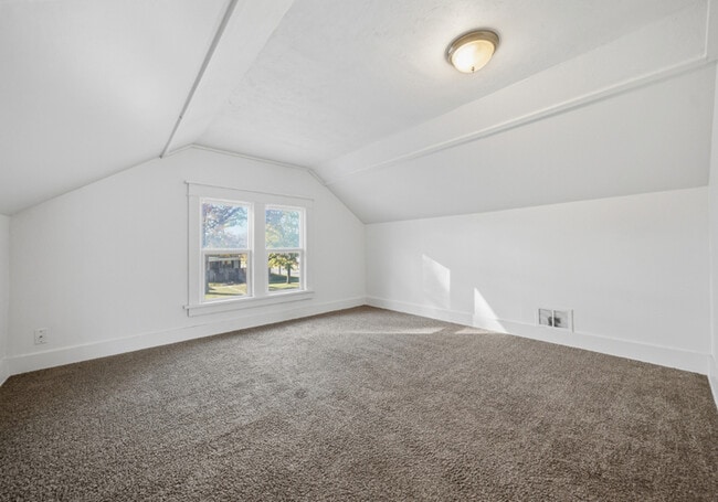 Building Photo - 410 D St