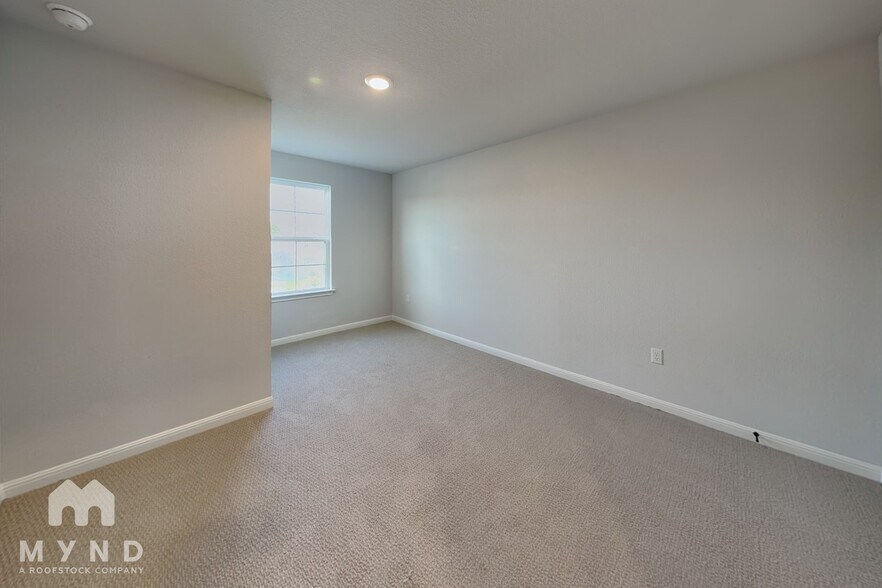 Building Photo - 8003 Andravida Dr