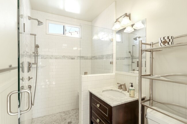 Building Photo - 3-Bed + 2-Bath Home | Midtown Ventura | Unfurnished