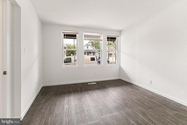 Building Photo - 211 Broad St