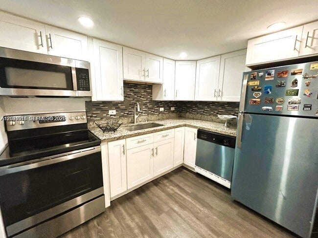 Building Photo - 20515 E Country Club Dr