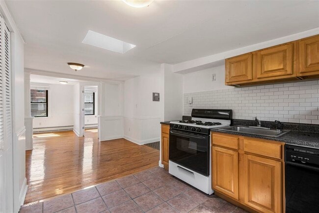 Building Photo - 212 5th St