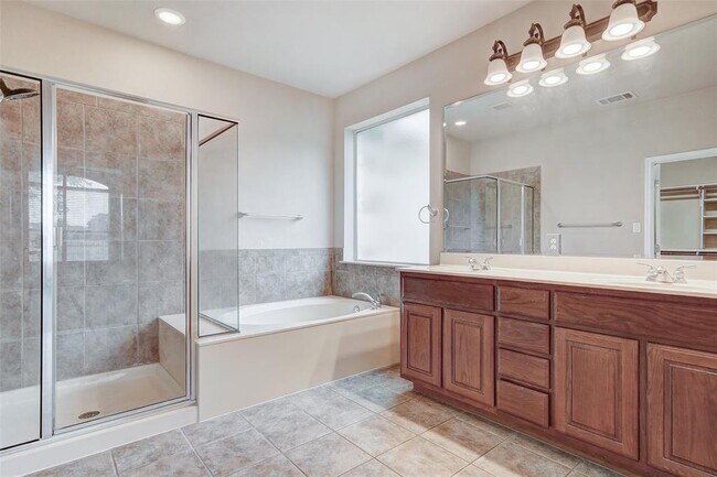 Building Photo - 3129 Goldenoak Cir