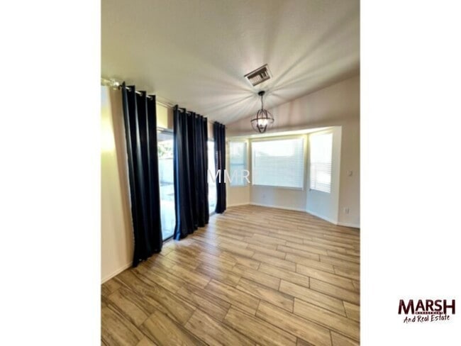 Building Photo - Nice 3 bedroom home with open floorplan in Chandler!