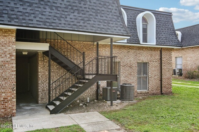 Building Photo - 851 Bert Rd