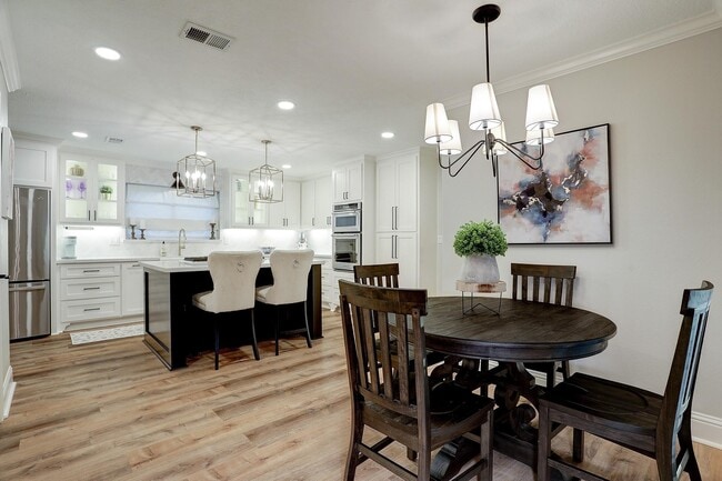 Building Photo - 15407 Woodcote Ct