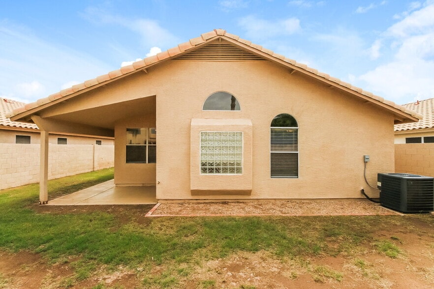 Building Photo - 7932 W Taro Ln