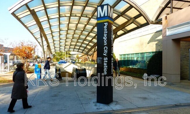 Building Photo - 1300 Army Navy Dr