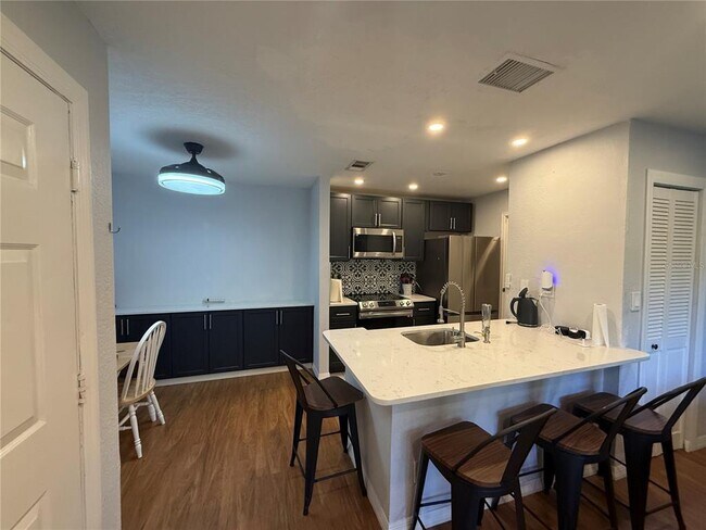 Building Photo - 1400 Gandy Blvd N