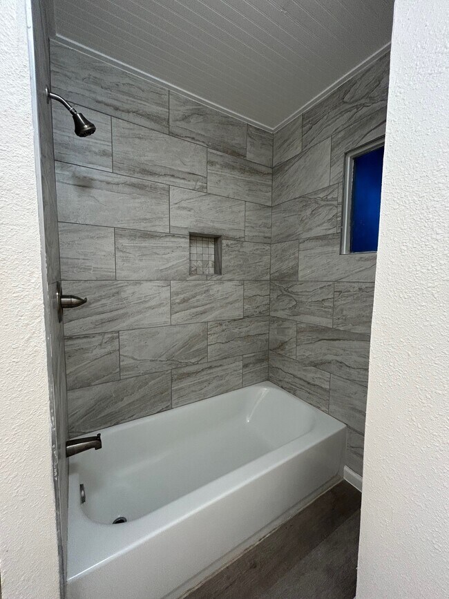 Building Photo - 3210 Valley Brook Dr
