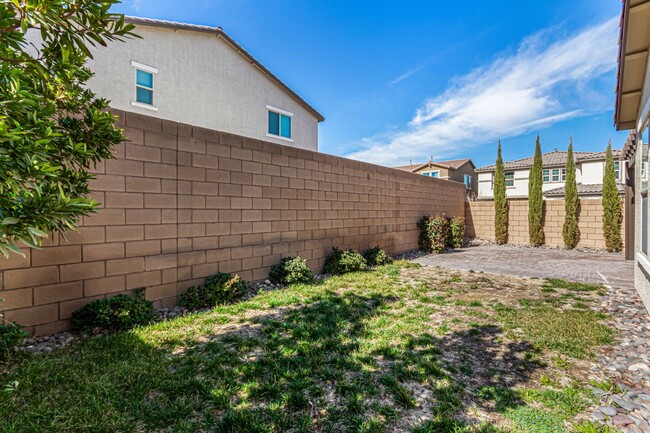 Building Photo - Southern Highlands Home with Loft & Patio!