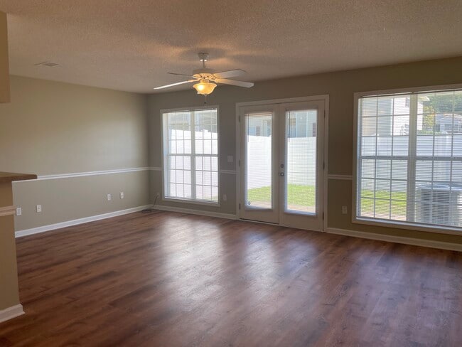 Building Photo - 231 Wakefield Way