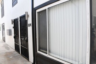 Building Photo - 994 Valencia St