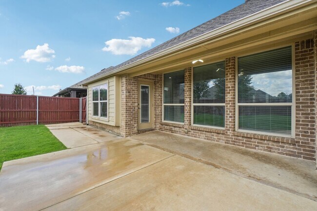 Building Photo - 1616 Downing Dr