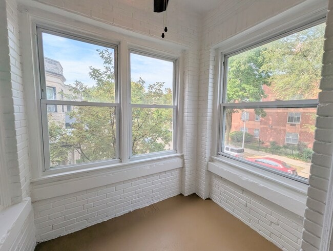 Building Photo - 1407 W Winona St