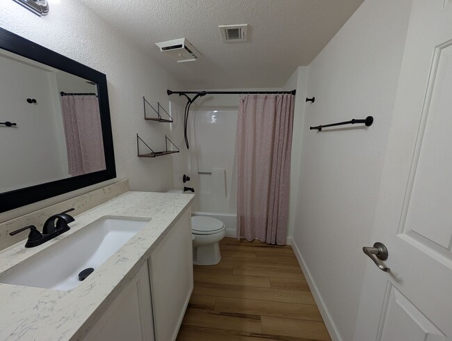 Building Photo - 2 bedroom, 2 Bathroom The Cliffs at North ...