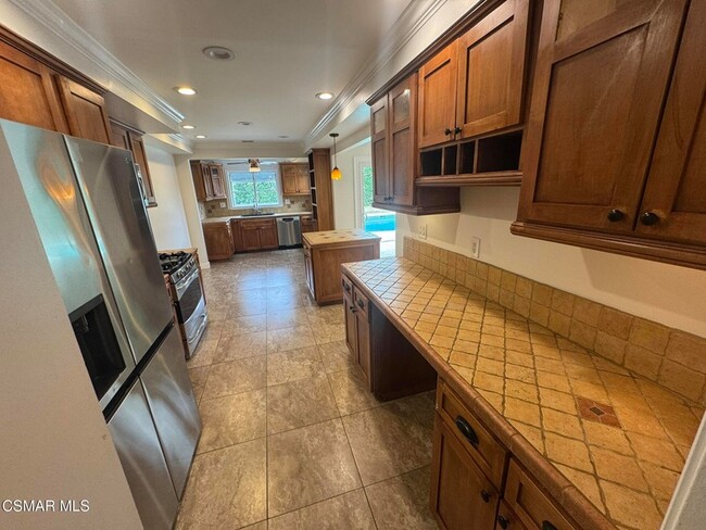 Building Photo - 22359 Lanark St