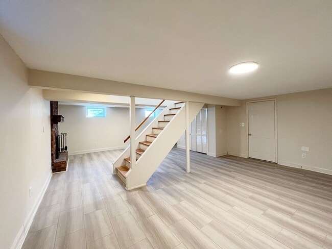 Building Photo - A Perfect Place to Call Home!!