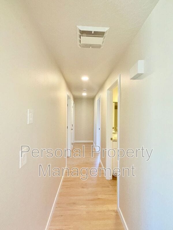 Building Photo - 7621 NE 158th Ave