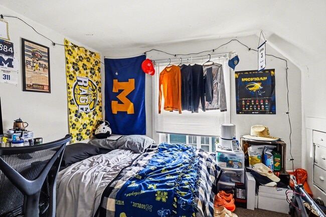 Building Photo - 606 Catherine St