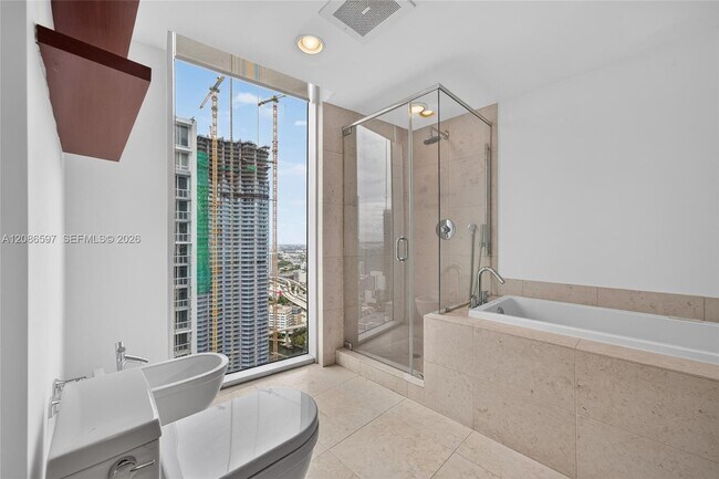 Building Photo - 475 Brickell Ave