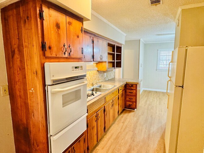 Building Photo - Adorable 3-Bedroom Home in Lakeview Heights