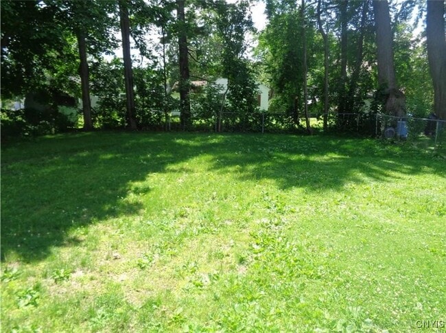 Building Photo - 303 Kirsch Dr