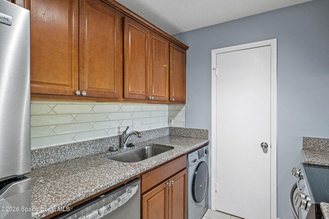 Building Photo - 225 S Tropical Trail