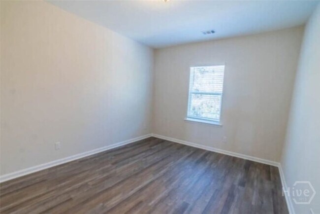 Building Photo - 131 Lower Creek Dr