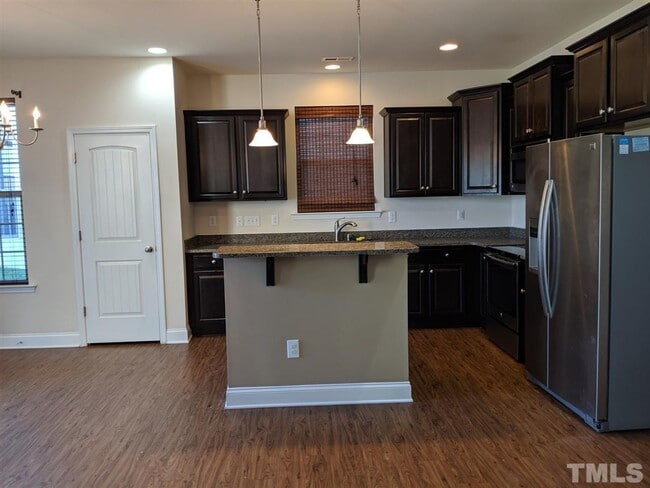 Building Photo - 4 Bedroom 2.5 Bath Single Family Home - COMING SOON!