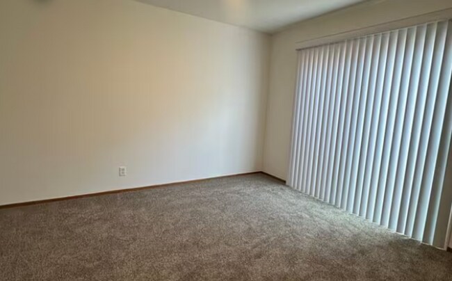 Building Photo - Coastal Living 3 bedroom home in the heart...