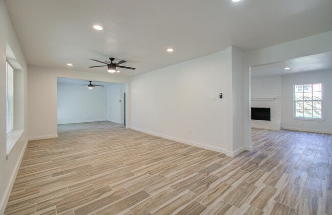 Building Photo - 591 River Plantation Dr