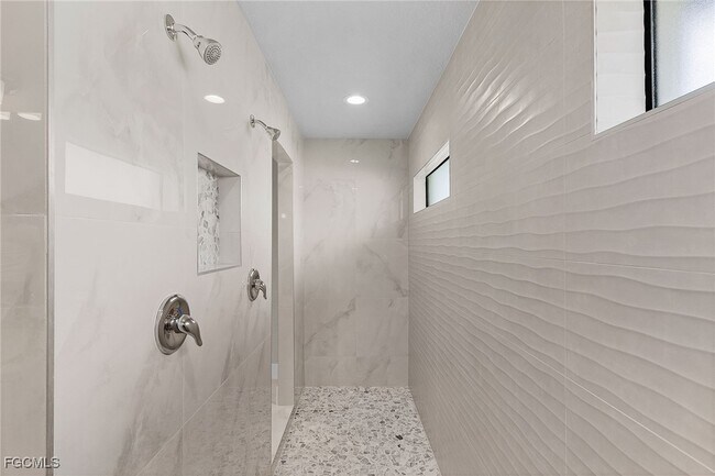 Building Photo - 2510 SW 17th Ave