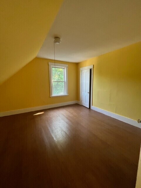 Building Photo - 20 Temple St