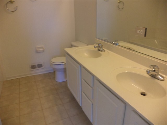 Building Photo - 410 N Carlisle Ct