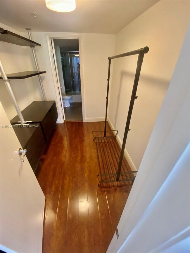 Building Photo - 16590 NE 26th Ave