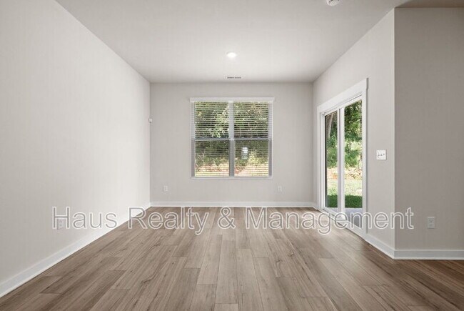 Building Photo - 1145 Ross Farms Blvd