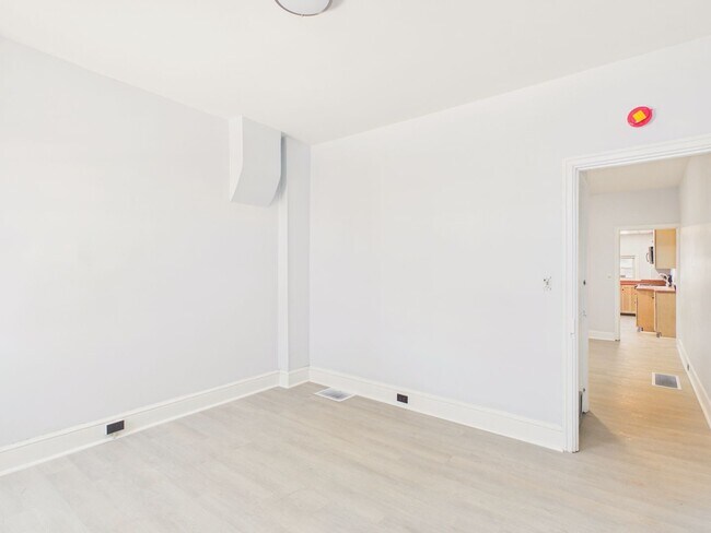 Building Photo - 2 Bedroom Single Family on Penn with Bonus Room